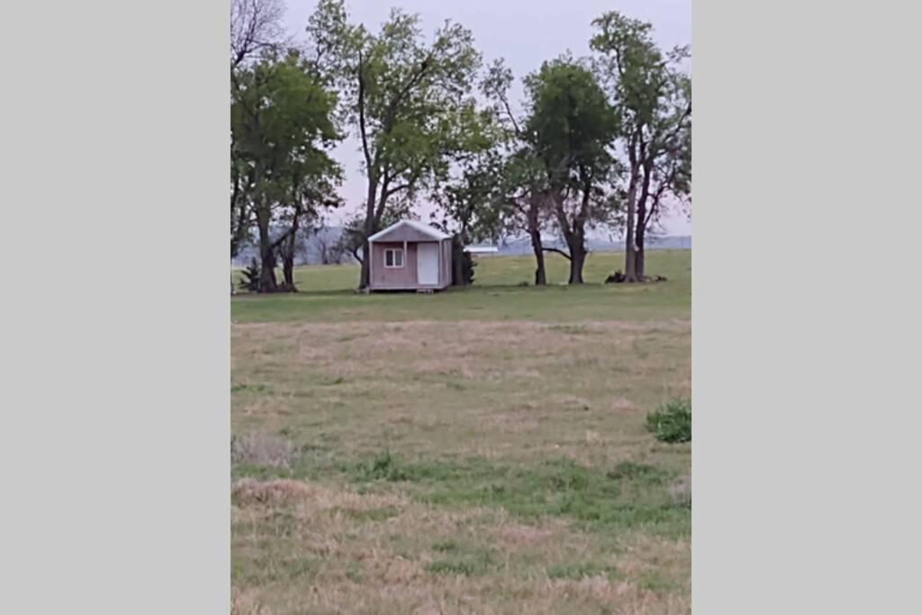 Tiny Cabin At The Donkeyranch Medicine Park Exterior photo