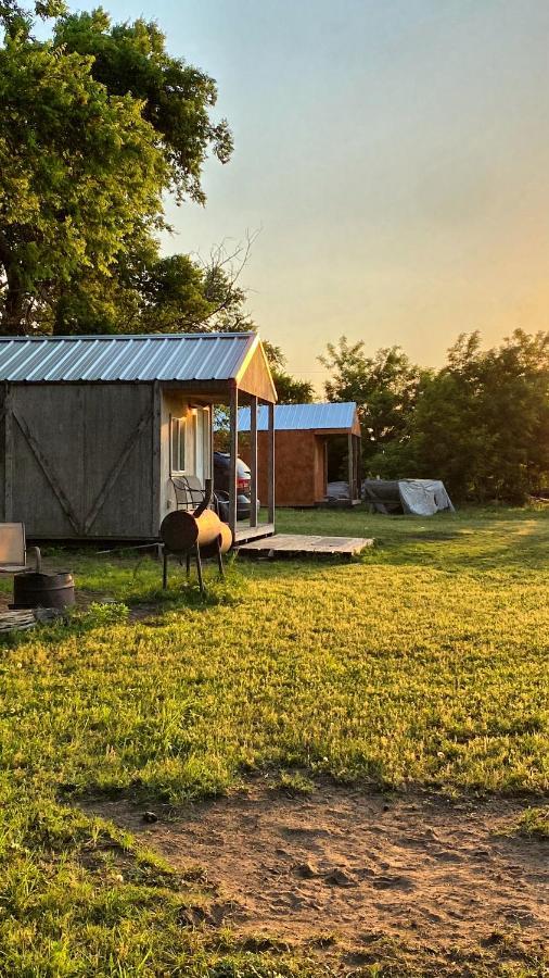 Tiny Cabin At The Donkeyranch Medicine Park Exterior photo
